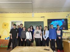 Мо&shy;ло&shy;дёж&shy;ная по&shy;ли&shy;ти&shy;ка