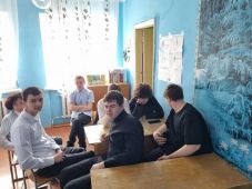 Мо&shy;ло&shy;дёж&shy;ная по&shy;ли&shy;ти&shy;ка