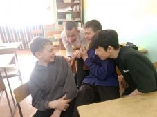 Мо&shy;ло&shy;дёж&shy;ная по&shy;ли&shy;ти&shy;ка