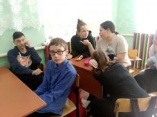 Мо&shy;ло&shy;дёж&shy;ная по&shy;ли&shy;ти&shy;ка