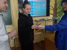 Мо&shy;ло&shy;дёж&shy;ная по&shy;ли&shy;ти&shy;ка