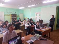 Мо&shy;ло&shy;дёж&shy;ная по&shy;ли&shy;ти&shy;ка