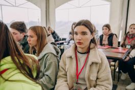 Мо&shy;ло&shy;дёж&shy;ная по&shy;ли&shy;ти&shy;ка