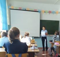 Ли&shy;те&shy;ра&shy;тур&shy;ная го&shy;сти&shy;ная «Че&shy;ло&shy;ве&shy;ку на&shy;до ма&shy;ло…»
