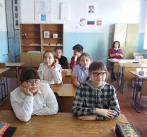Ли&shy;те&shy;ра&shy;тур&shy;ная го&shy;сти&shy;ная «Че&shy;ло&shy;ве&shy;ку на&shy;до ма&shy;ло…»