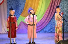 Всем ма&shy;мам по&shy;свя&shy;ща&shy;ет&shy;ся...