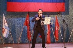 Сво&shy;их не бро&shy;са&shy;ем!