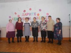 Да&shy;ри&shy;те жен&shy;щи&shy;нам цве&shy;ты