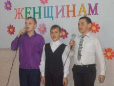 Да&shy;ри&shy;те жен&shy;щи&shy;нам цве&shy;ты