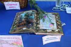 вы&shy;став&shy;ка цве&shy;тов
